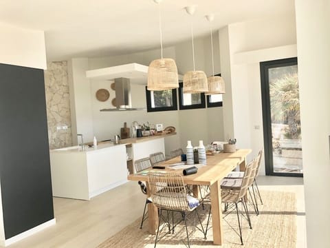 Main dining & main Kitchen