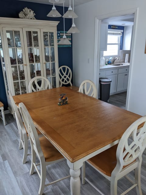 That's the kitchen, to the right. Every room has windows.