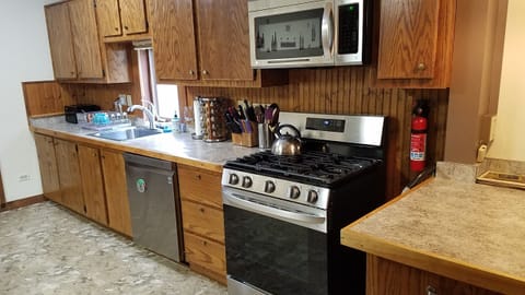 New stainless steel appliances installed 2021.