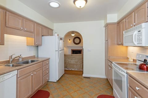 Fully equipped kitchen