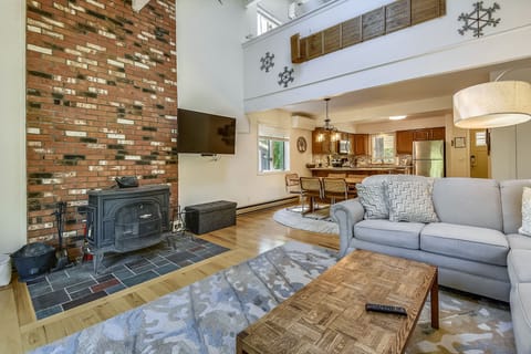 3 Bedroom 2 Full Bathroom Sleeps 8