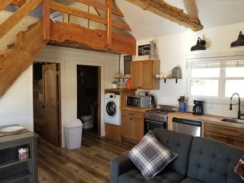 washer/dryer combo included