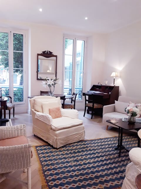 Sitting room with French windows overlooking the sunny courtyard.