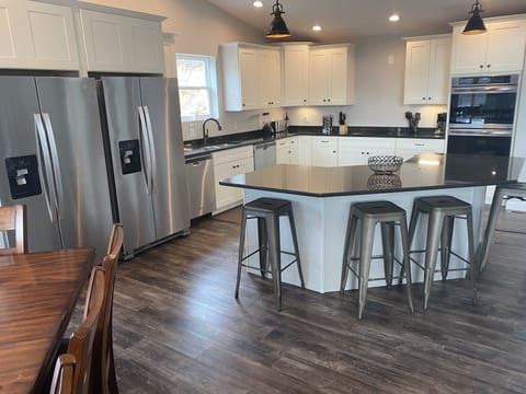 Gourmet Kitchen fully stocked!