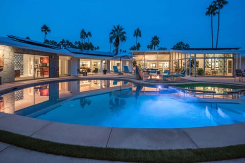 Soak in the enchanting twilight at your exclusive Rockefeller estate—where the palms sway, the stars twinkle, and mountain views steal your breath away. Illuminate your evenings by the pool with glowing lights, crafting unforgettable memories.