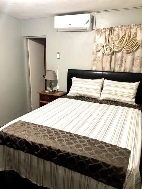 Bedroom with queen size bed