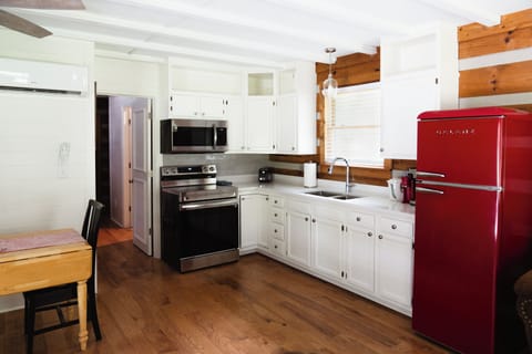 Full kitchen, renovated April 2024!