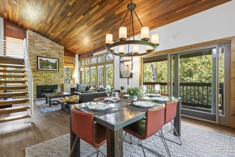 Beautiful mountain condo high in the trees!