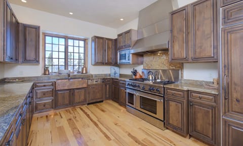 Cowboy Heaven Luxury Suite 1B, Kitchen, 2