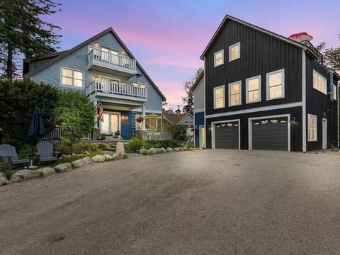 Sea views, tranquil n’hood. 9 BRs, 6 baths, 5300 sq ft.  Room to gather & hide.