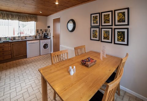 Tucked in the corner discover an espresso machine, dishwasher and washer-dryer!