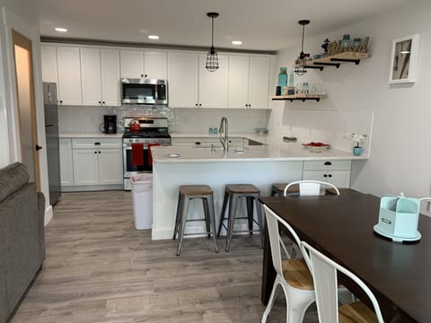 Large extendable table that seats 8-10