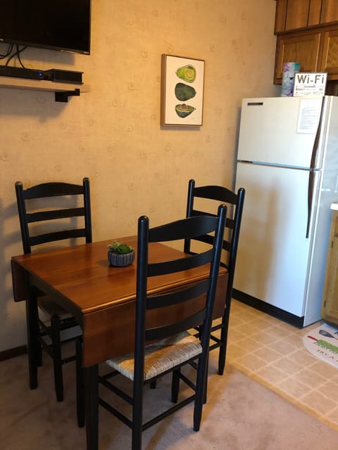 Dining area- Seats 2