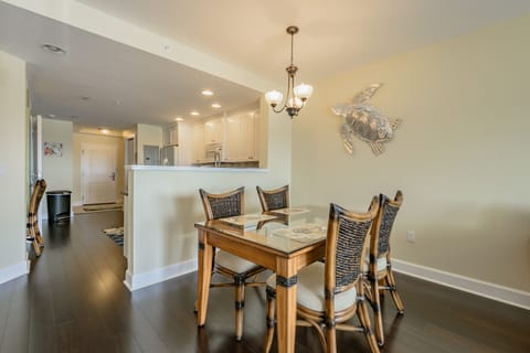 The dining area seats 4