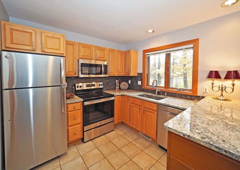Upper Kitchen - Granite countertops, new appliances