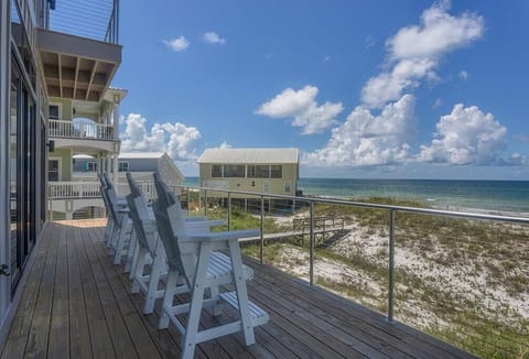 6 Pack Living Level Deck
