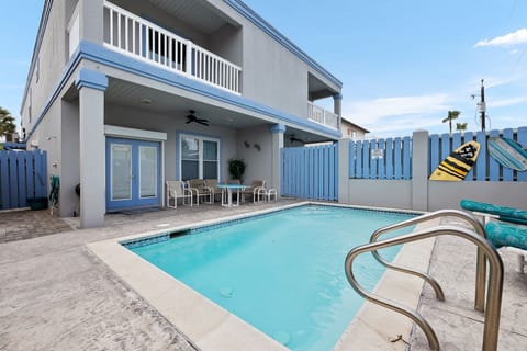 Welcome to 120B Mars! Relax in your private heated pool after a fun-filled day at the beach.