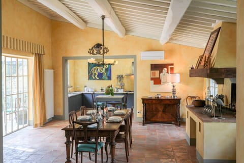 Dining Room, Kitchen, Main Entrance