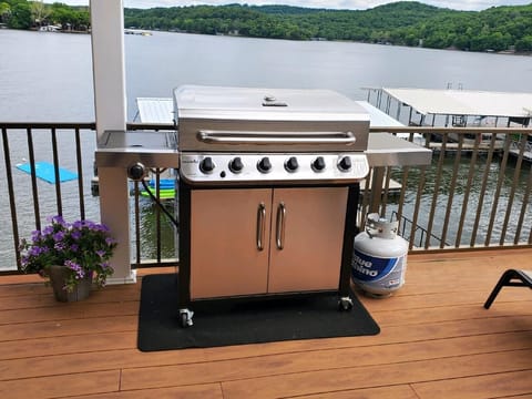 Propane Grill upper deck