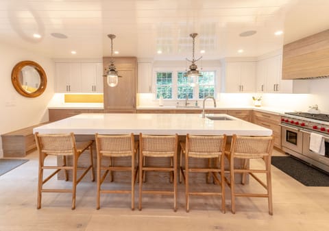 Kitchen
Sub zero refrigerator and freezer draws.
Wolf oven.
Pantry on right