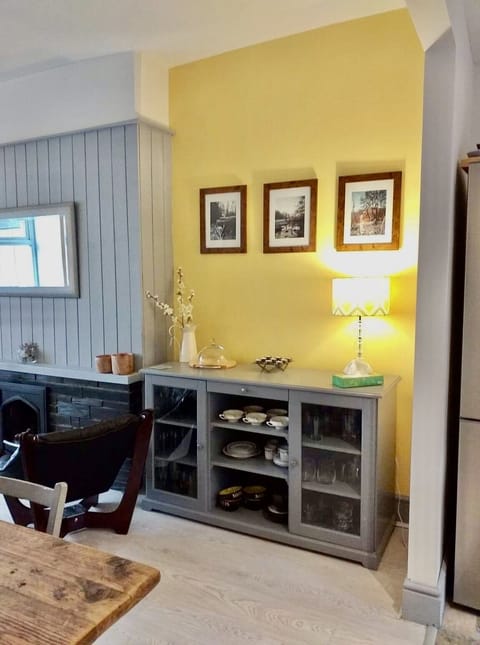 Lounge sitting room 3 seater sofa 1 chair large smart Tv