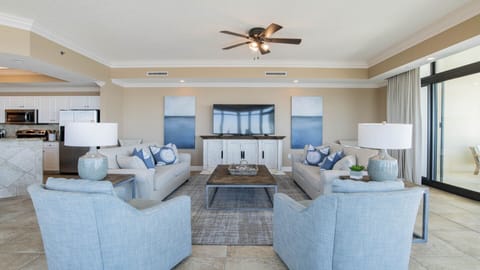Phoenix West 2201 Living room