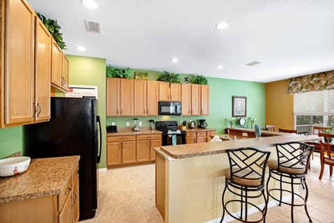 Nice high ceiling and easy on the eyes, modern and spacious