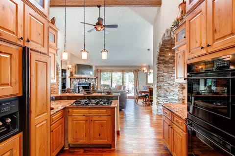 Flowing Kitchen to Living Room Layout