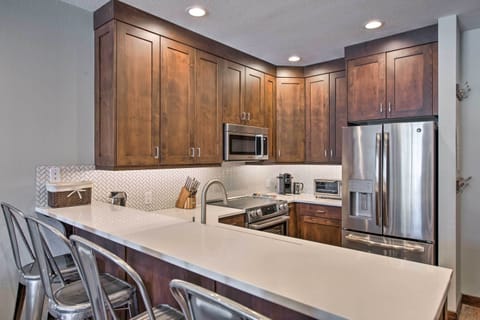 Kitchen | Cooking Basics | Bar Seating | Keurig Coffee Maker