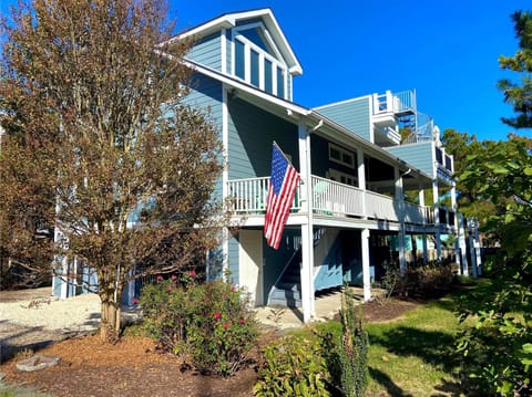 Exterior,Side Elevation,