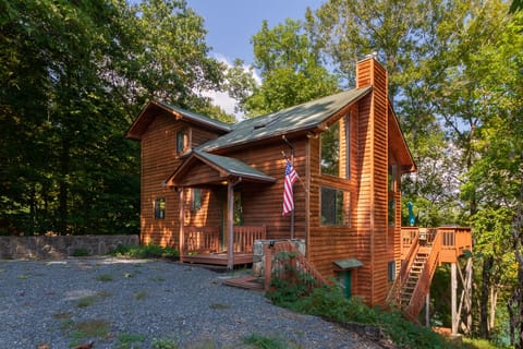 3 level mountain home on the bank of Fontana Lake