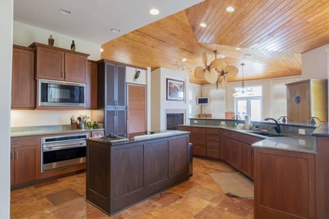 The cooks in your group will love this kitchen!