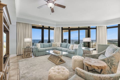 Gorgeous views to greet you from every room in the condo! 