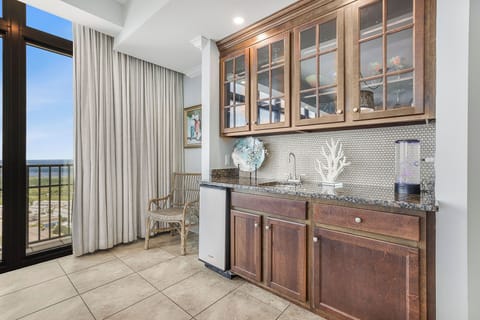 Fully stocked wet bar with ice maker! 
