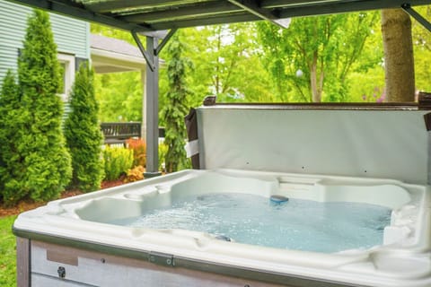 Hot Tub Available Year Round