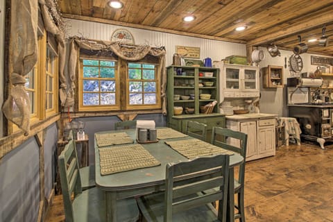 Dining Table | Dishware & Flatware Provided