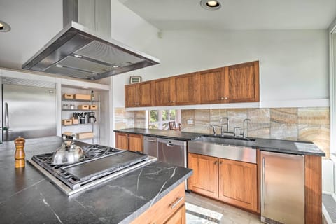 Fully Equipped Kitchen | Top Appliances