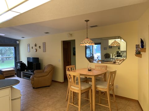 Breakfast nook high-top table/chairs