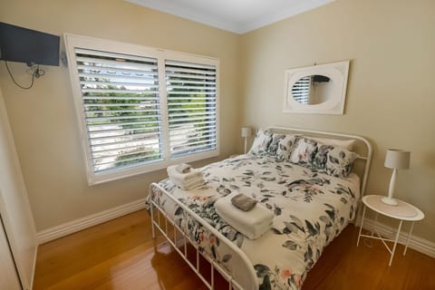 Queen-zise Bedroom