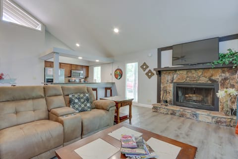 Living Room | Smart TV | Free WiFi