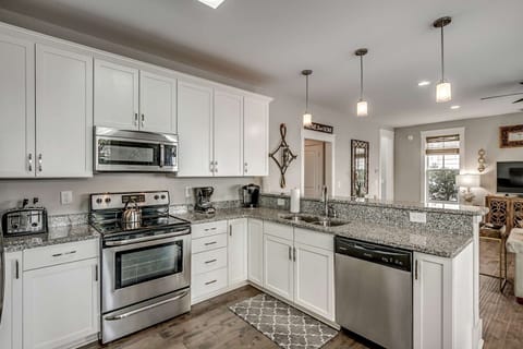 Stunning Home, Private Pool in North Beach Resort-Only 150 Yards to Pools/Beach House in Briarcliffe Acres