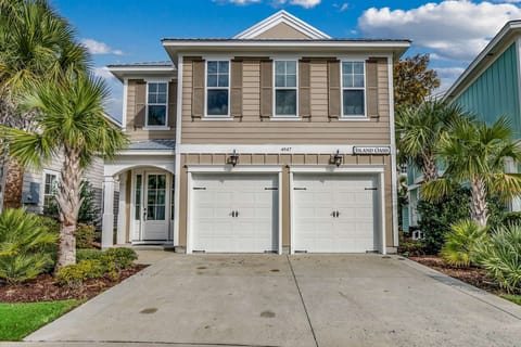 Stunning Home, Private Pool in North Beach Resort-Only 150 Yards to Pools/Beach House in Briarcliffe Acres