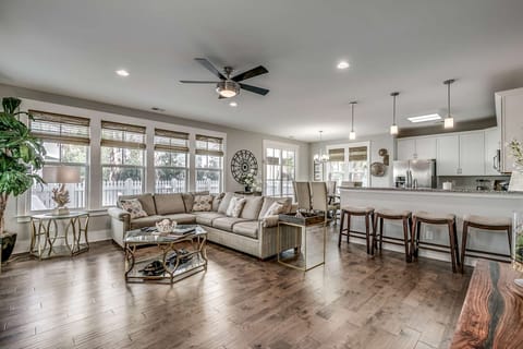 Stunning Home, Private Pool in North Beach Resort-Only 150 Yards to Pools/Beach House in Briarcliffe Acres