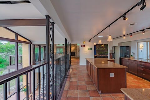 Large well equipped kitchen