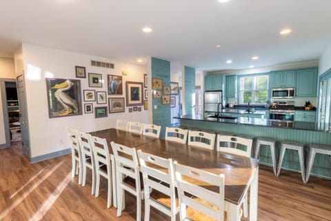 Main Level | Dining