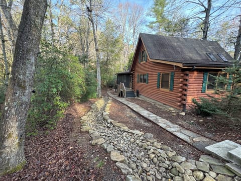 Left side front view of Cabin