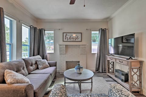 Winter Garden Vacation Rental | 2BR | 1BA | 1,000 Sq Ft | 3 Steps to Access