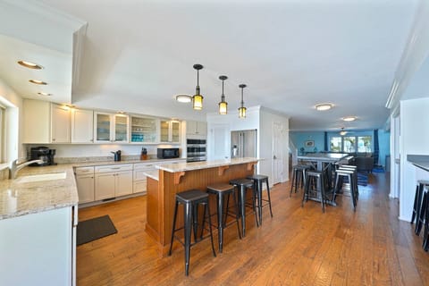 Beach Funatics - Miramar Beach - Kitchen