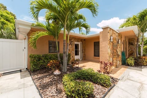 Mango Bay: 764 Mandalay Ave Unit B Clearwater Beach