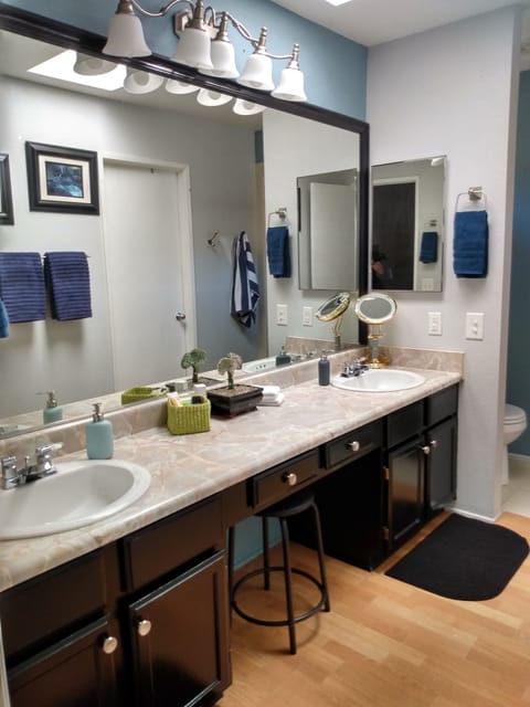 en-suite master bath